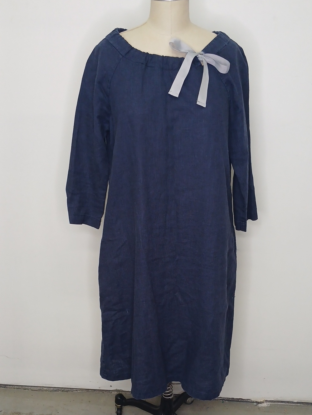 LeMuse Blue Stonewashed Linen Shift Dress with Bow Accent / L